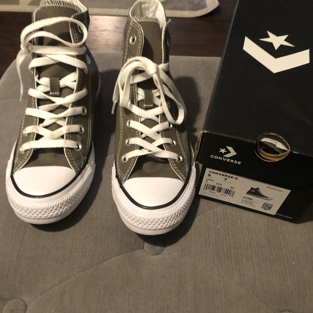 Converse hi top sneakers size 7 womens